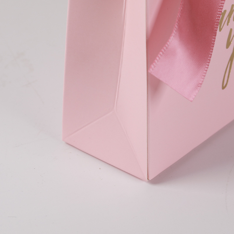 Pink gold-embossed creative European-style wedding candy boxes, grain and fruit bags, gift boxes, wedding candy boxes, wedding candy bags in stock for wholesale pic 3