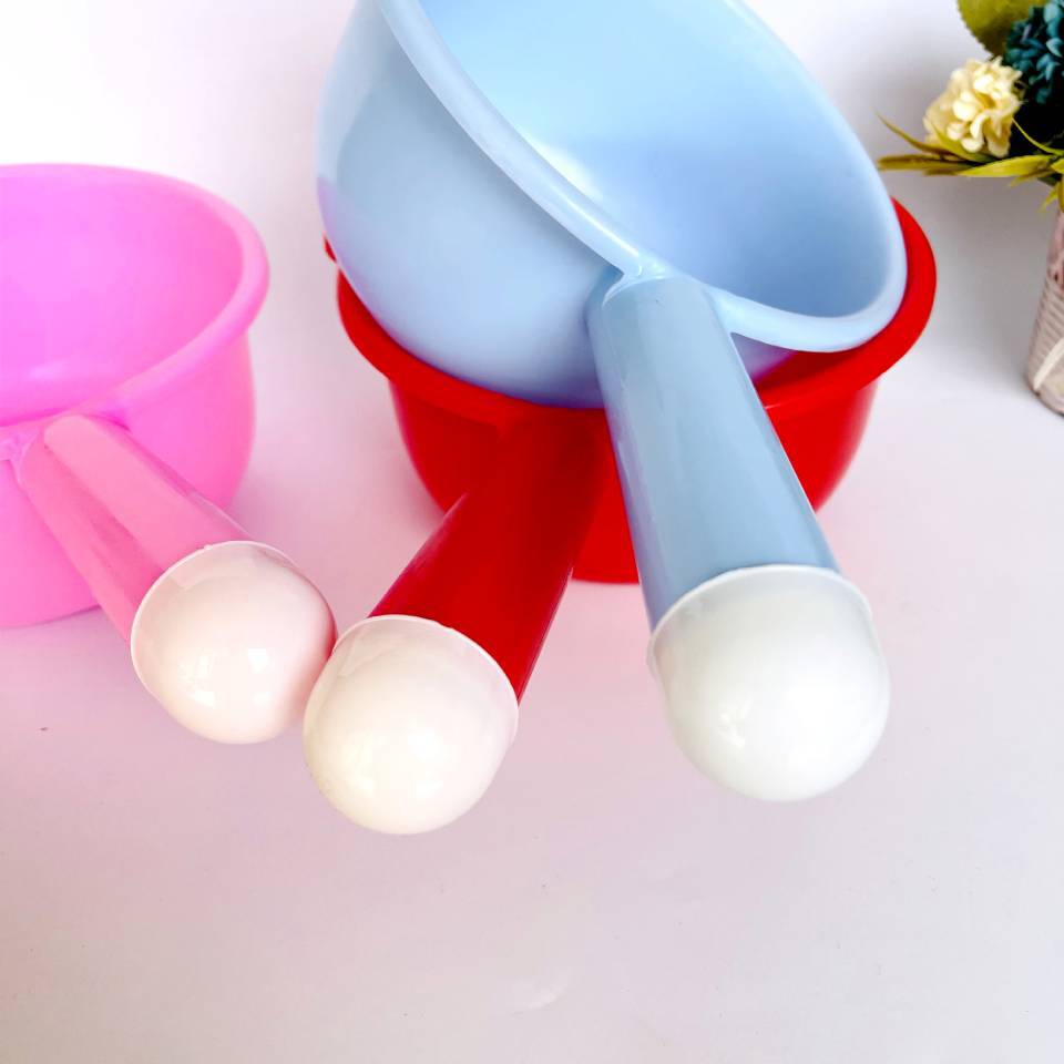 Large red water ladle thickened ladle with handle drifting water ladle long handle 水舀子 with mouth ladle water bowl two yuan wholesale pic 15
