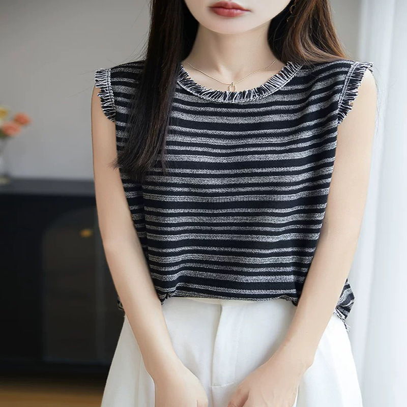 American hot girl, off-the-shoulder sleeveless summer loose short round-neck T-shirt, grey striped knitted top pic 9