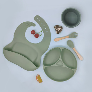 食品级喷油透明硅胶围兜婴儿饭兜儿童吃饭防水口水巾饭兜柔软围嘴详情7