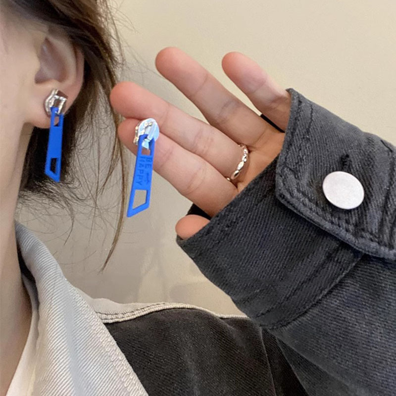 Niche design irregular metal zipper buckle earrings for women, fashionable, individual, simple and elegant, versatile stud earrings pic 14