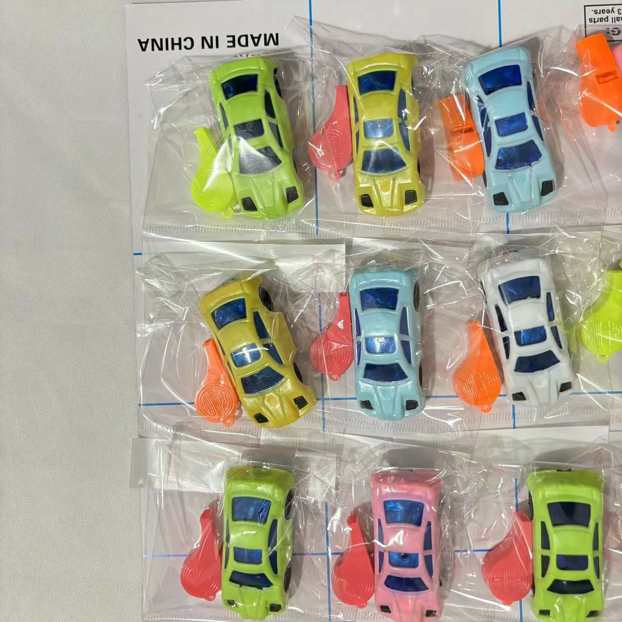 义乌玩具批发儿童口哨小车二合一赠品礼品地摊夜市吊板挂板玩具详情4