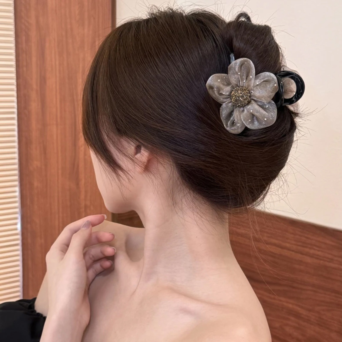 2025 New Sparkling diamond flower hair clip, feminine charm, shark clip at the back of the head, Korean-style mesh sunflower grab clip hair accessory pic 11