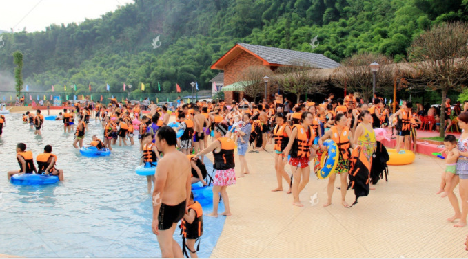 Outdoor rafting suits, adult life jackets, floating suits, flood resistance suits, water world rafting and swimming safety suits in stock pic 2