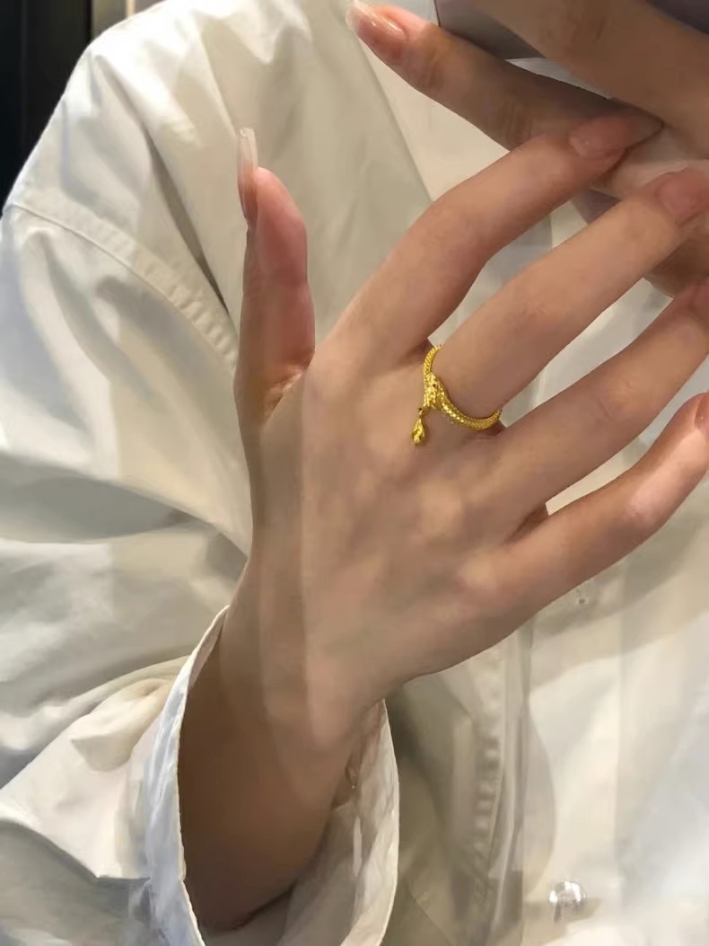 KIMOJ新款戒指2023新年款国潮风神龙摆尾戒指可调节镀真金扭转乾坤龙鳞盘龙指环详情9