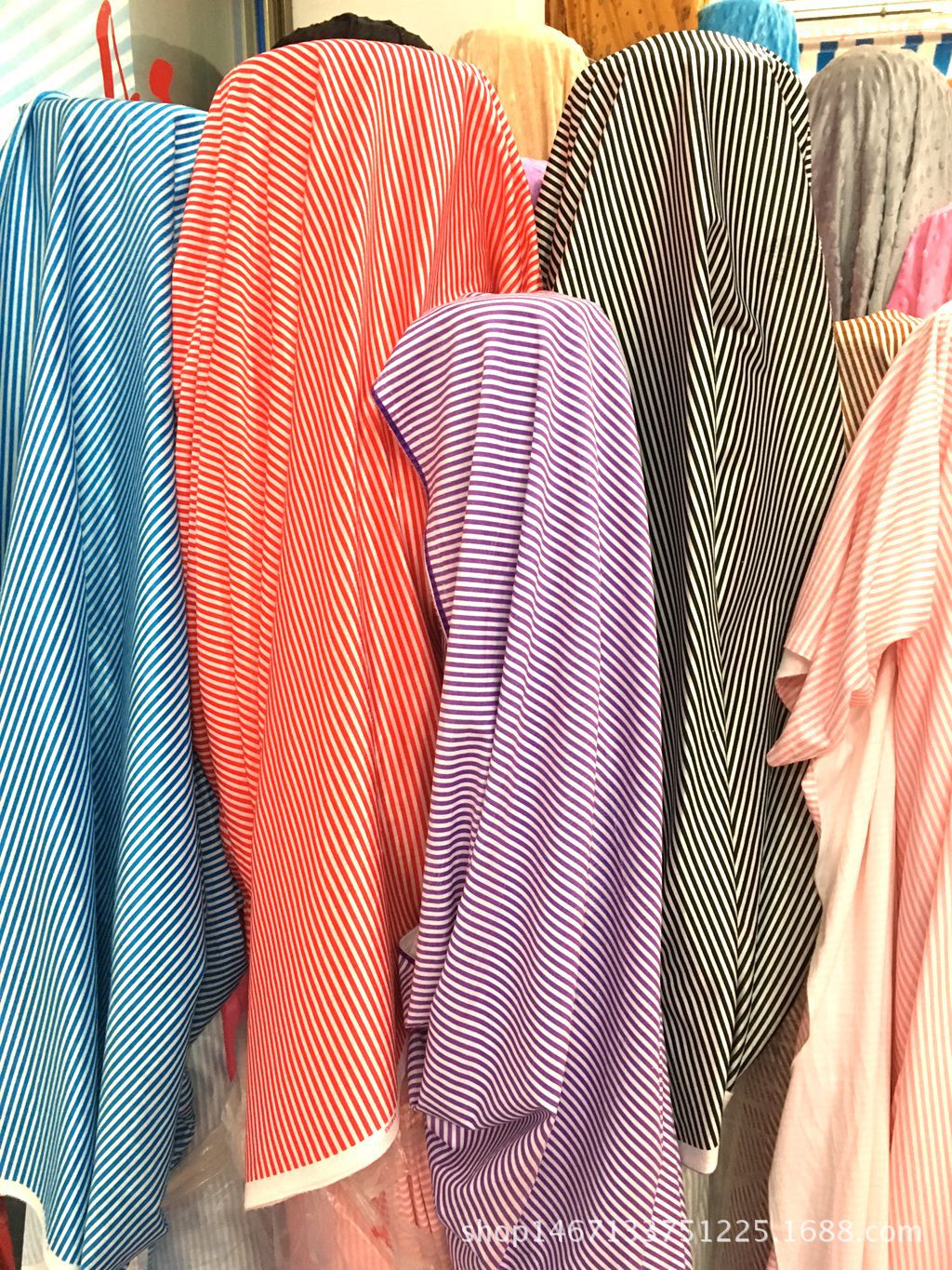 Knitted polyester striped fleece fabric for clothing, toys, home furnishings, headwear, hair accessories, cushions, throw pillows, packaging, short plush fabric pic 5