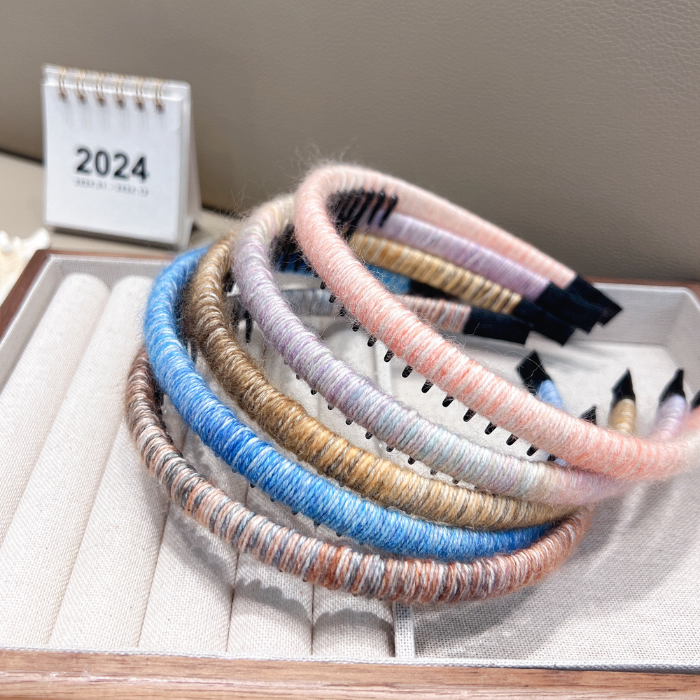 Retro flower-embroidered headband, new Spring/Summer 2025 ethnic style wide-edge headband, high-end headwear, pressure hair clip pic 7