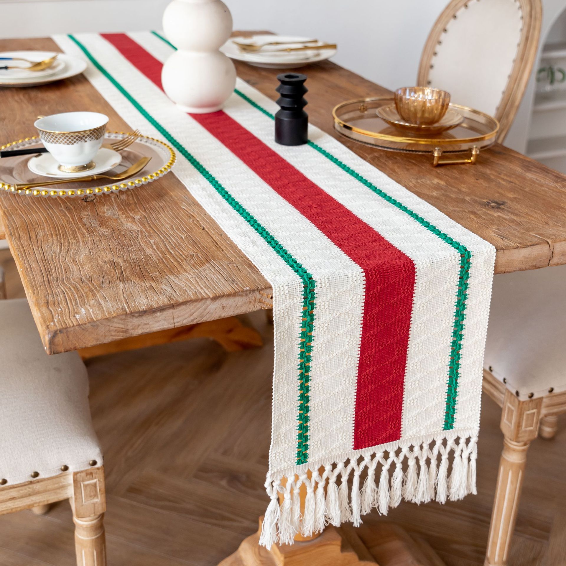 Wholesale of popular cross-border Christmas table flags, American red and green color New Year long tablecloths, entrance hall shoe cabinet decorative tablecloths pic 8