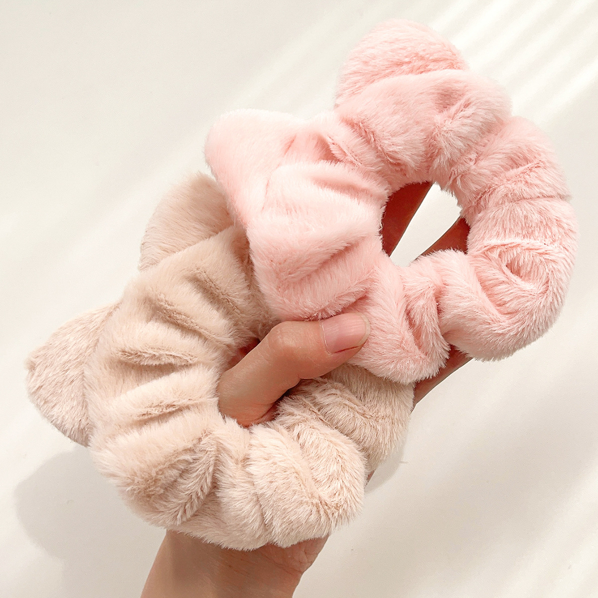 新款秋冬毛绒大肠发圈跨境热卖简约纯色猫耳朵头绳百搭发绳发饰详情9