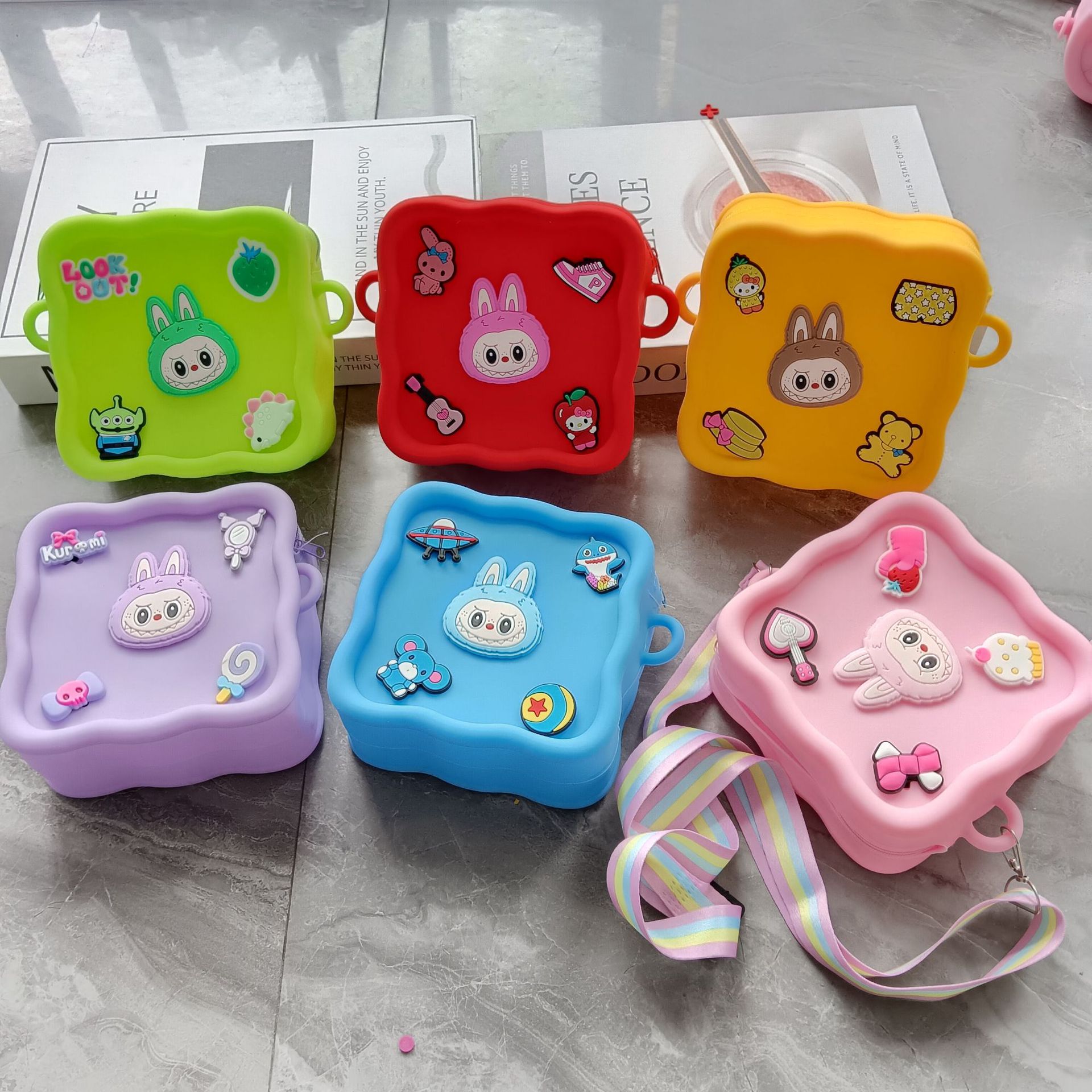 方形洞洞硅胶零钱包儿童diy斜跨手提钥匙包 可爱卡通硅胶包包洞洞乐零钱包硅胶手提包斜挎包儿童玩具包详情6
