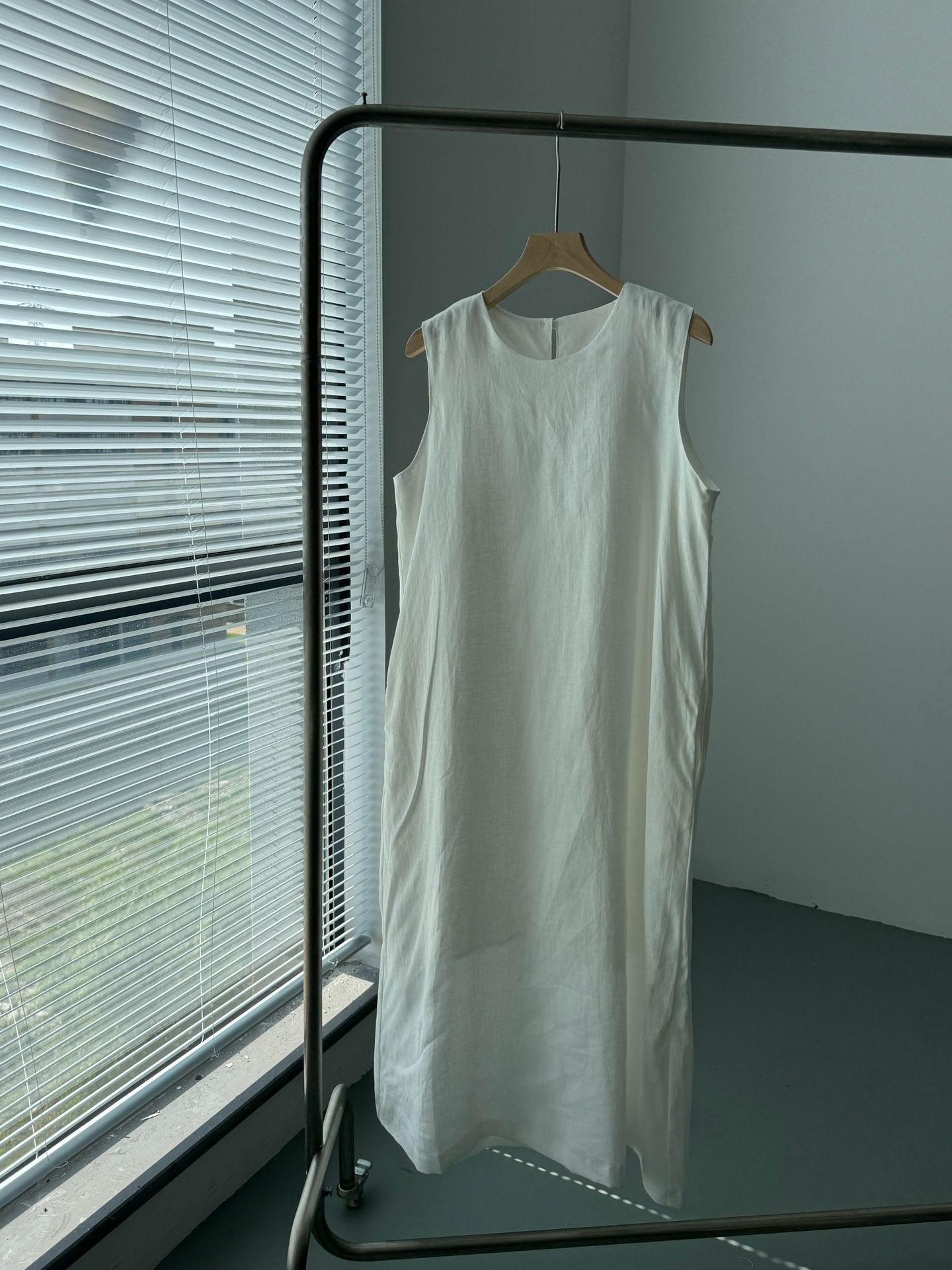 2024 Minimalist and elegant all-linen vest dress for women, summer sleeveless long dress for women pic 27