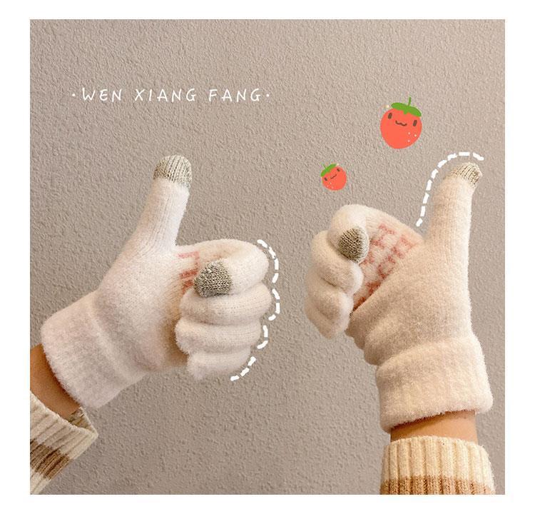 Sweet strawberry couple gloves in Japanese and Korean style, ins style plush touch screen knitted warm gloves with fleece finger separation gloves pic 2