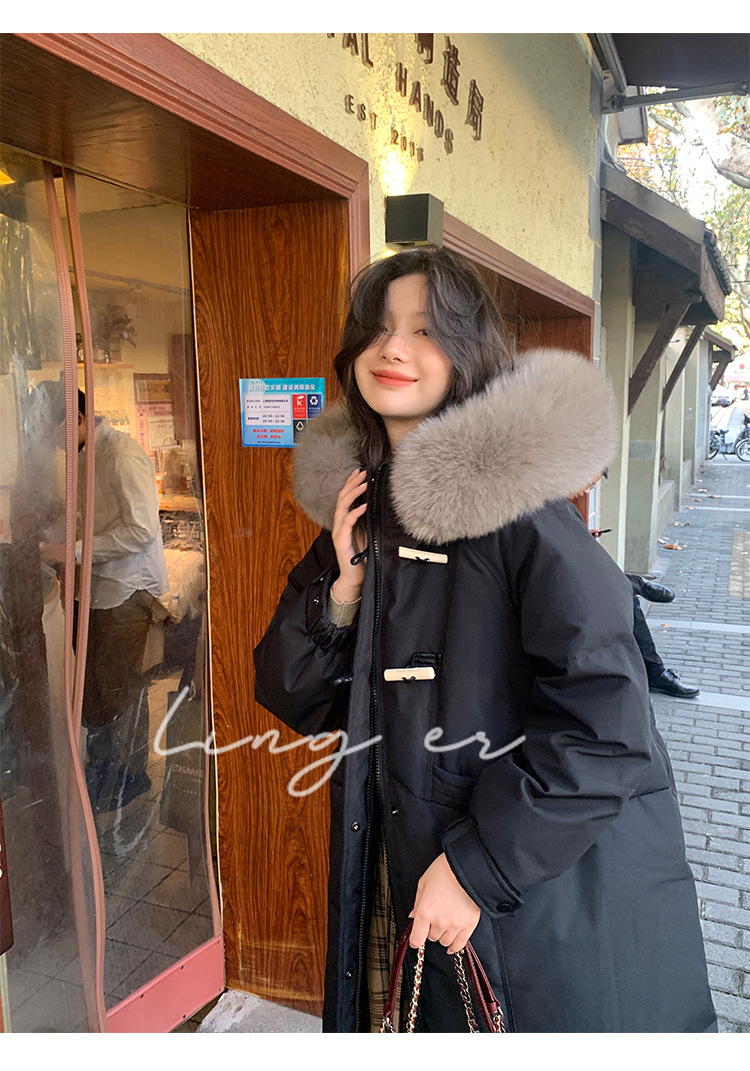 Wholesale of high-end mid-length down jackets for women that reach the knees in 2022, featuring a fashionable design sense and a niche thickened coat pic 38