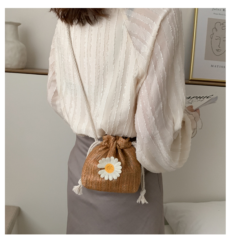 2021 new stylish drawstring bucket bag for women, Daisy woven bag, fashionable and compact mobile phone bag pic 6