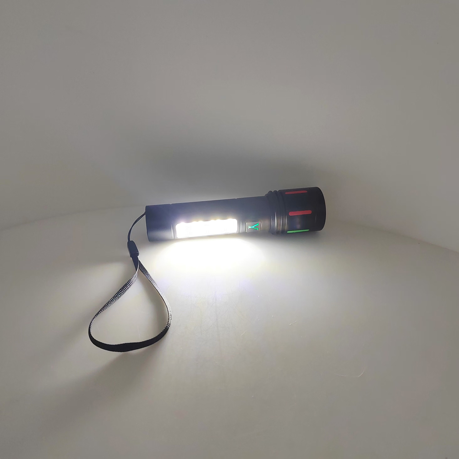 The new white laser high-intensity flashlight is a multi-functional USB charging fluorescent side light with digital display warning function pic 7