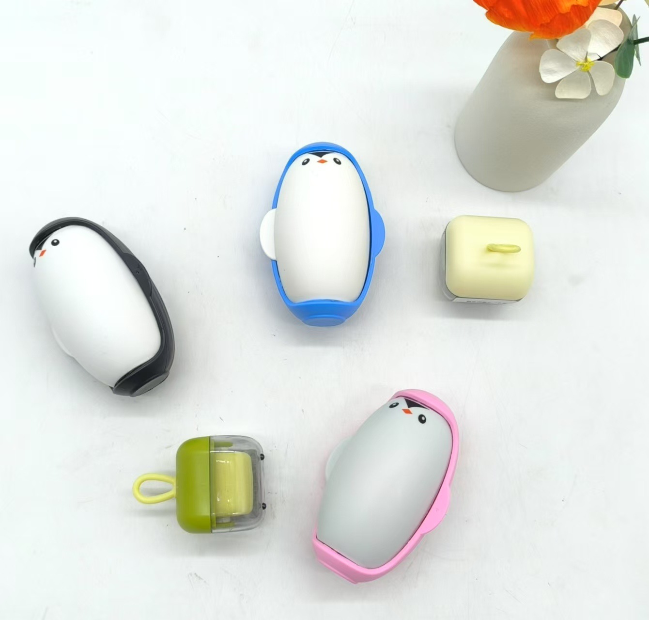 Portable hair removal wonder, clothes dust removal, water-washing brush, dust removal brush, Penguin washable household cleaning and lint remover pic 2