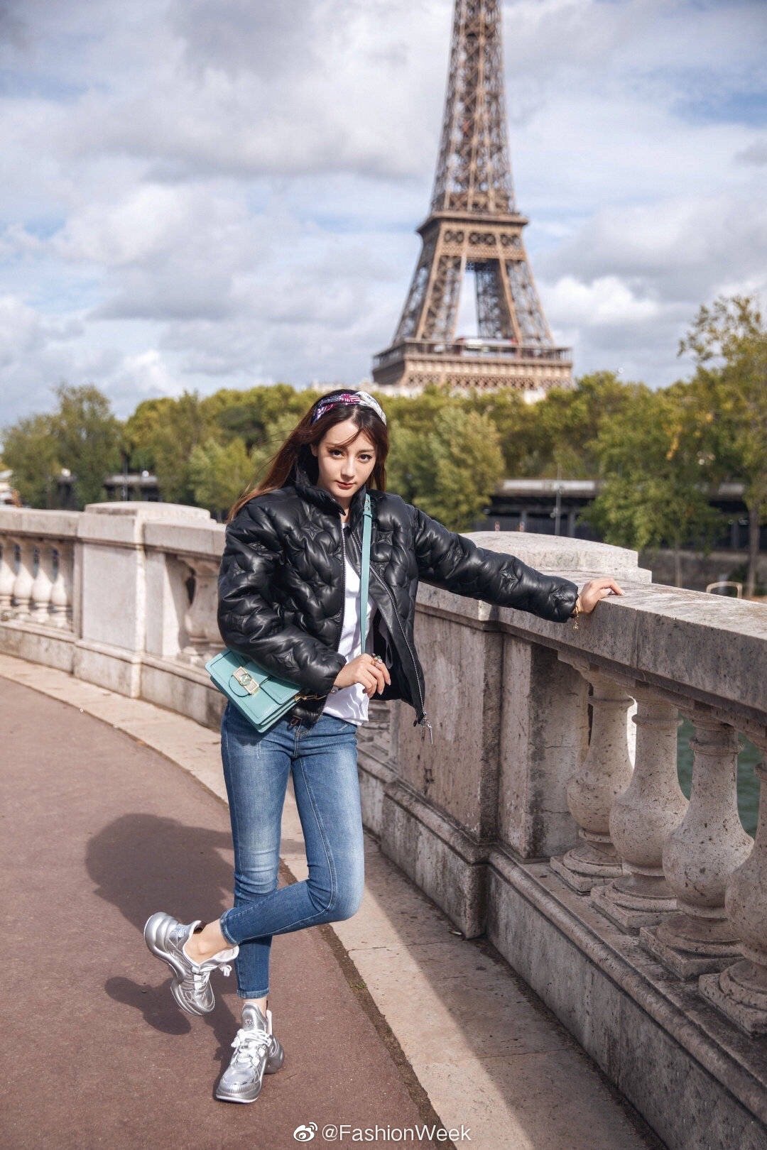 The new Mother high-waisted 9-inch high-elasticity skinny jeans, which are the same style as those worn by European and American bloggers, can lift the buttocks and make you look slimmer. Korean style jeans for women pic 3