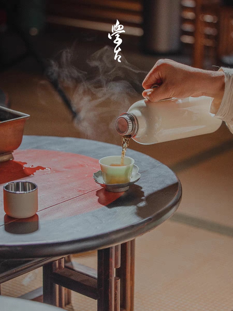 简约时尚大容量水杯户外出行易携带保温杯极简款高颜值保温杯详情3