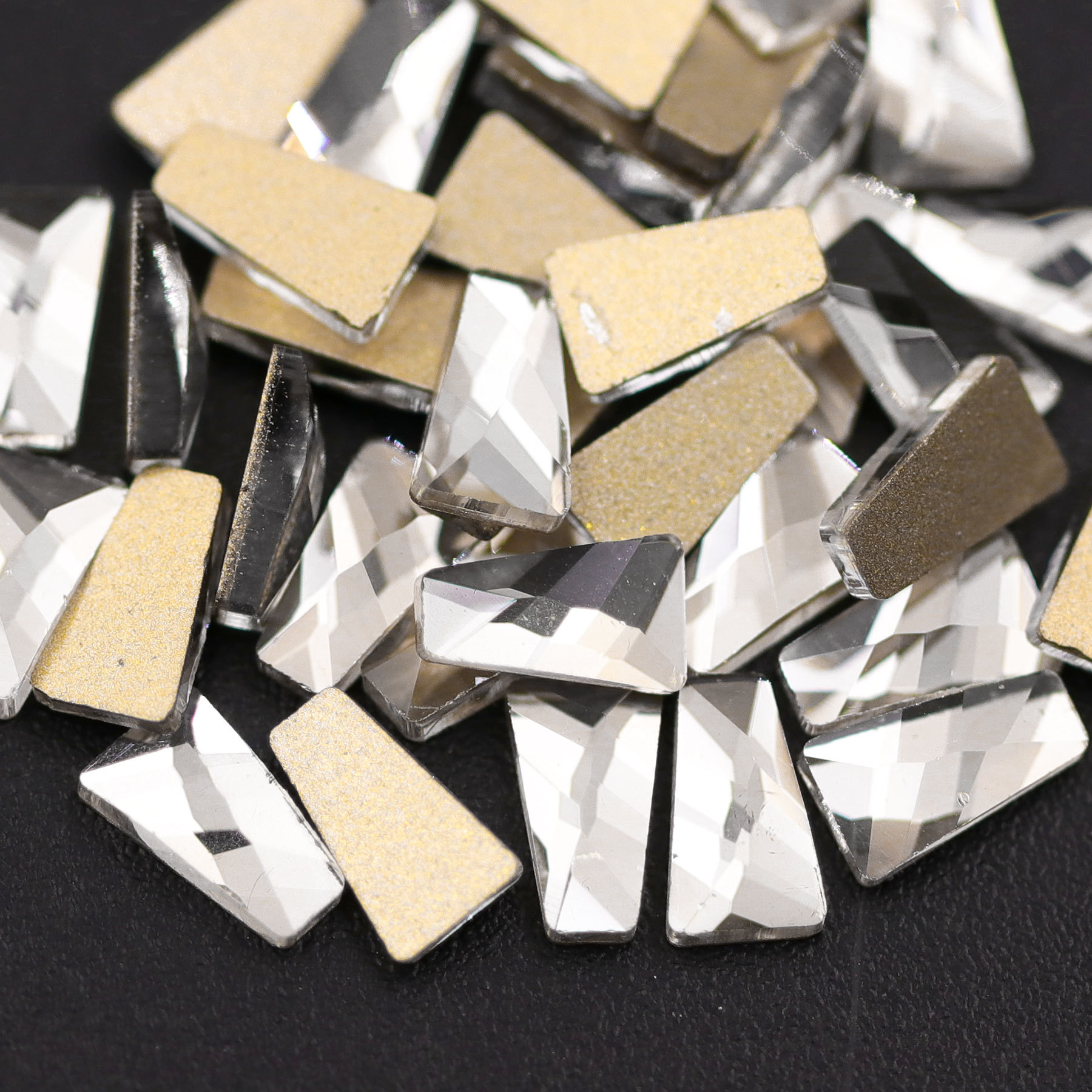 The super shiny and luxurious trapezoidal glass flat-bottomed fingertip diamond, rectangular diamond, and the popular nail art ladder diamond shanilak, the same style as Douyin pic 4