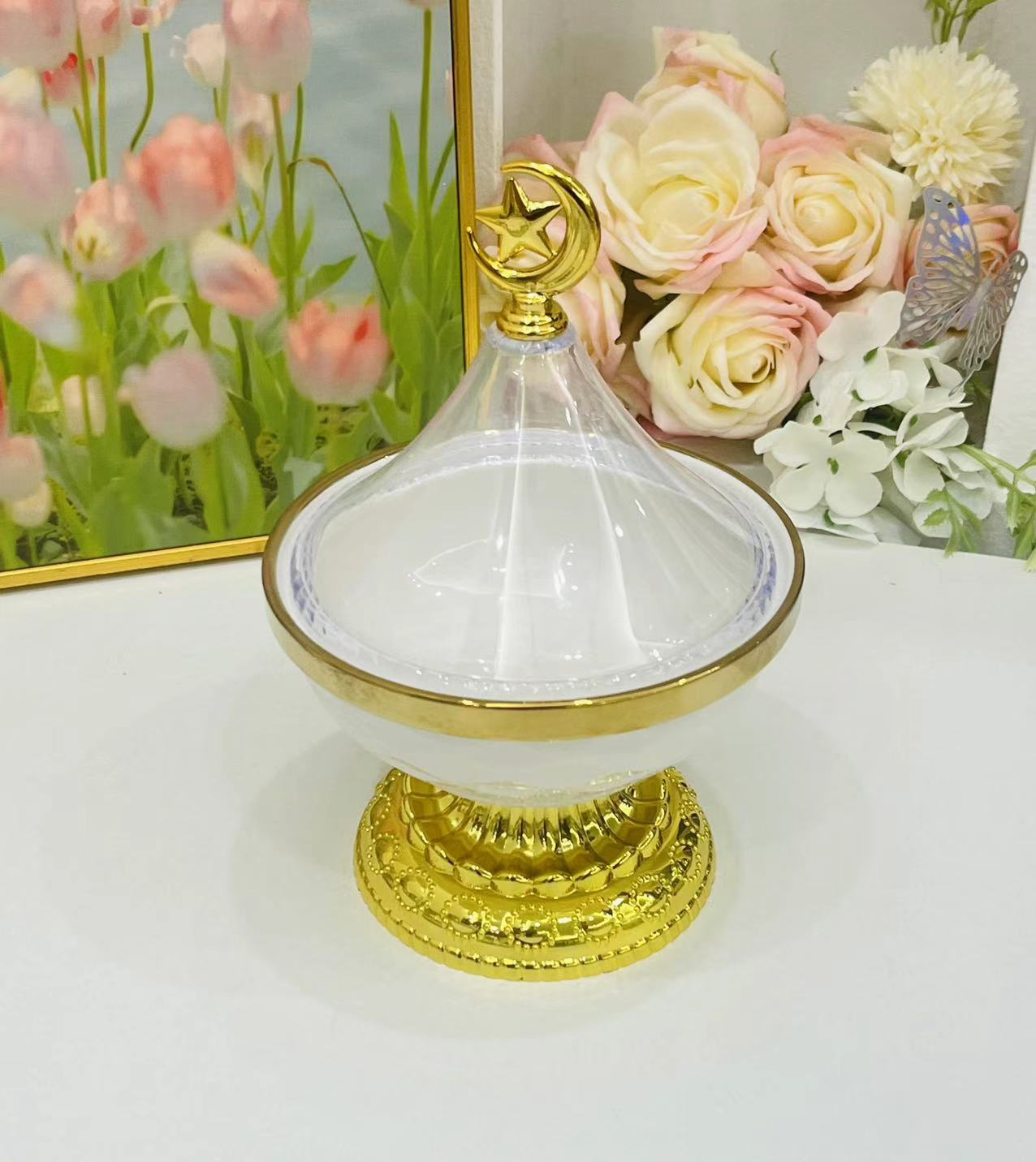 Light luxury home furnishings: multi-compartment fruit plates, dessert prints, covered bowls, European-style golden ceramic tea cups and plates, and pottery pic 11