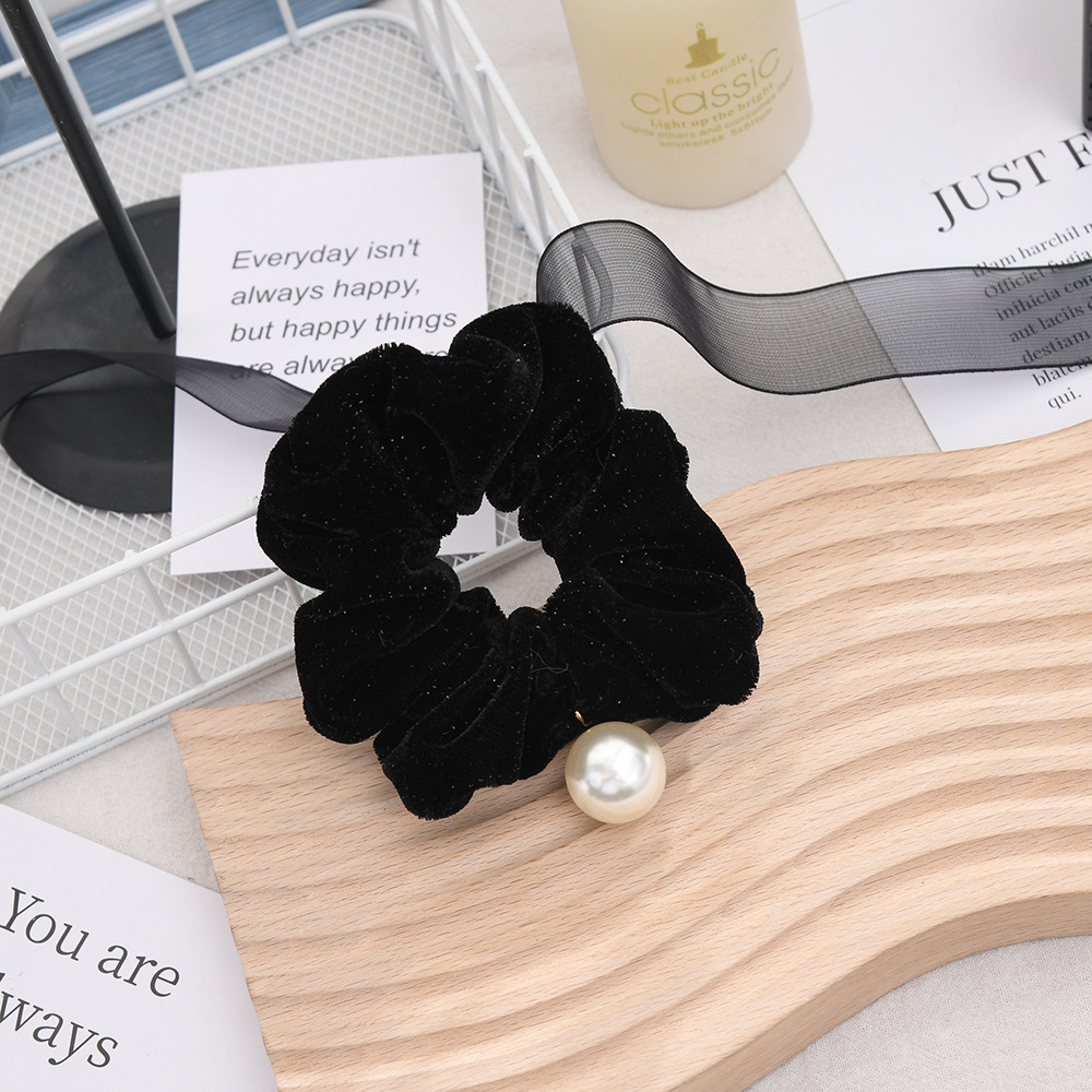 Wholesale of Korean-style light luxury glitter plush large colon hair bands, creative pearl coil hair leather bands, retro glitter hair strings and hair accessories pic 7