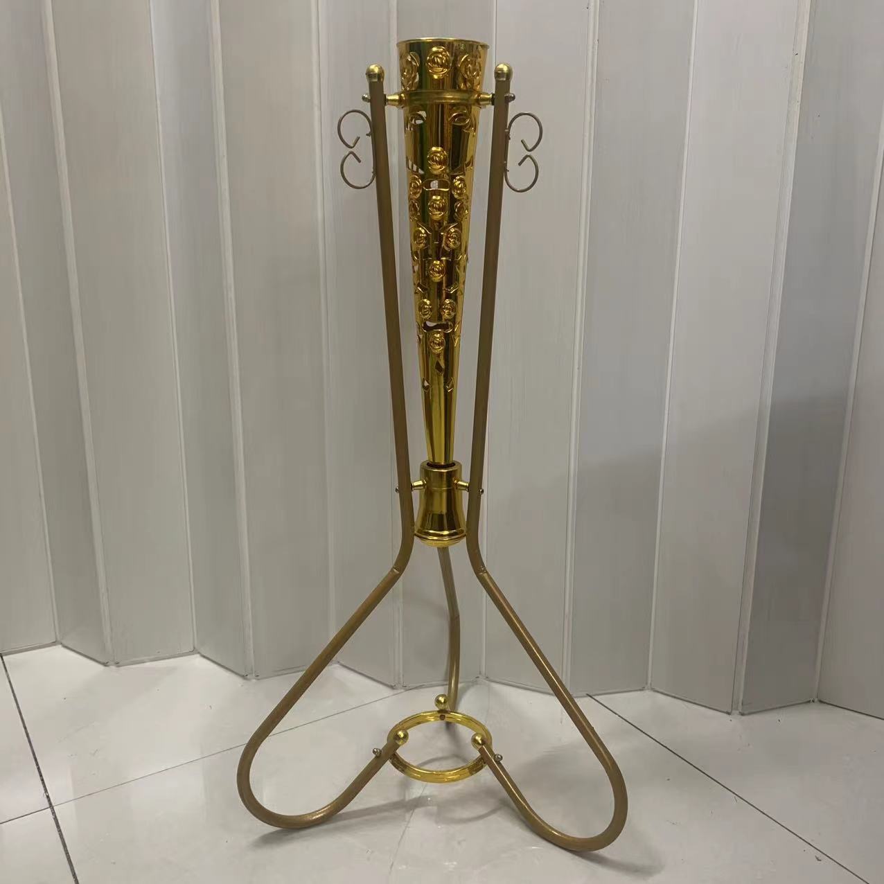 Wedding decoration baskets, welcome baskets, golden baskets, iron baskets, atmosphere setting supplies, corridor baskets, iron stand props pic 20