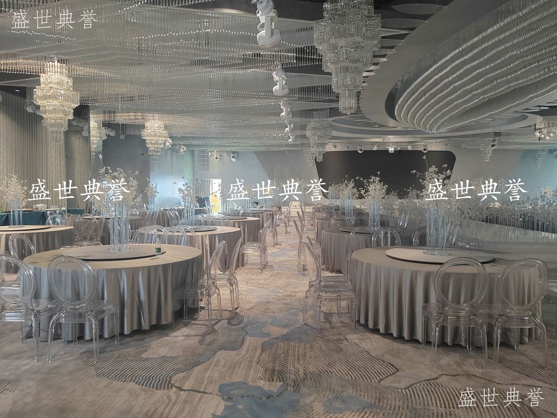 Xuancheng Banquet Center dining tables and chairs, hotel wedding banquet crystal chairs, theme wedding transparent princess chairs, one-piece round-back chairs pic 15