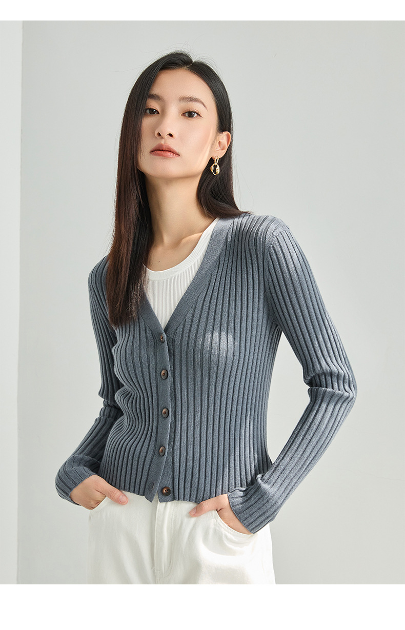 2024 Early Spring new collection: 15-stitch seamless texture all-wool knitted sweater, slim V-neck, soft and smooth, zero pressure thin cardigan pic 15