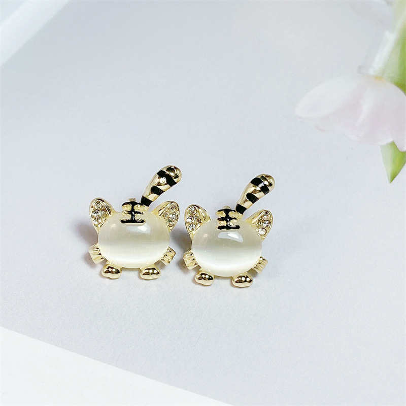 日系可爱本命年老虎胸针ins潮个性别针领针防走光扣开衫西装配饰详情7