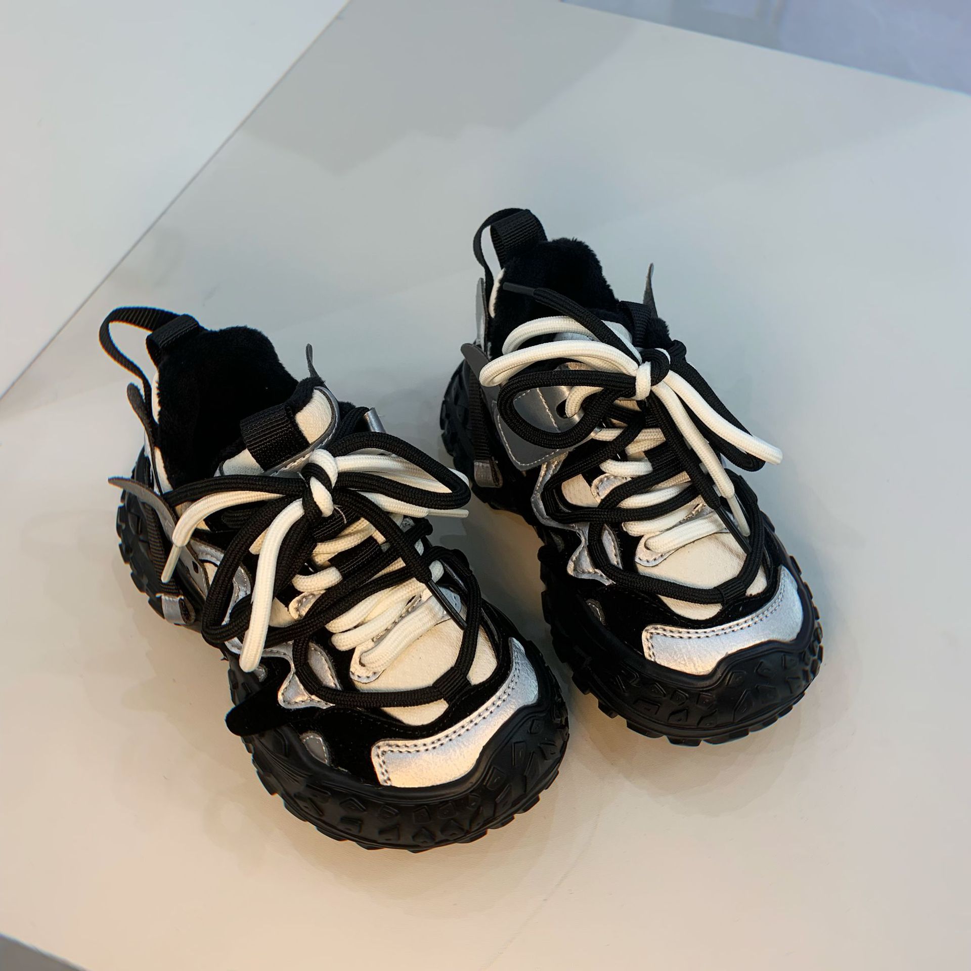 2024冬季加绒运动鞋男童跑步鞋时尚百搭潮鞋女童休闲轻便儿童鞋子详情6