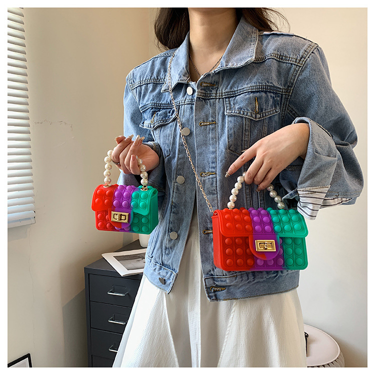 A new silicone bag for women in spring 2022, a trendy and avant-garde rat-killing pearl chain small square bag pic 36