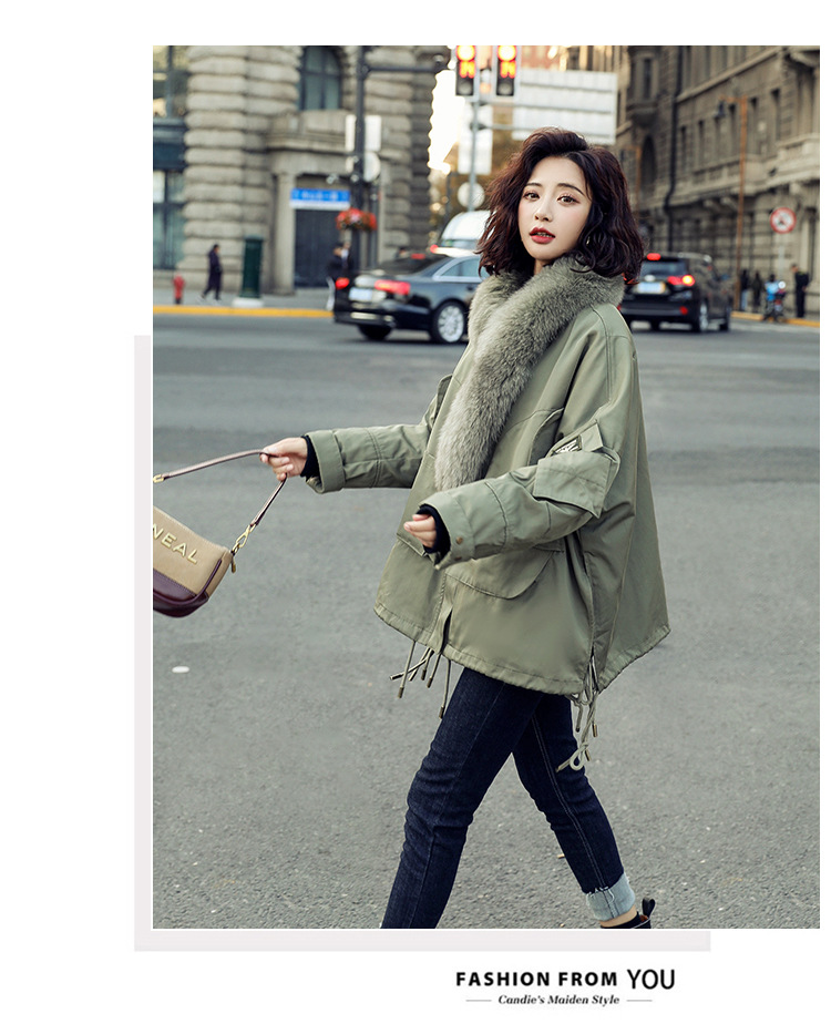 A loose 2020 new winter coat for women in Korean style, with fleece and thickening, a short and eye-catching cotton-padded jacket pic 15
