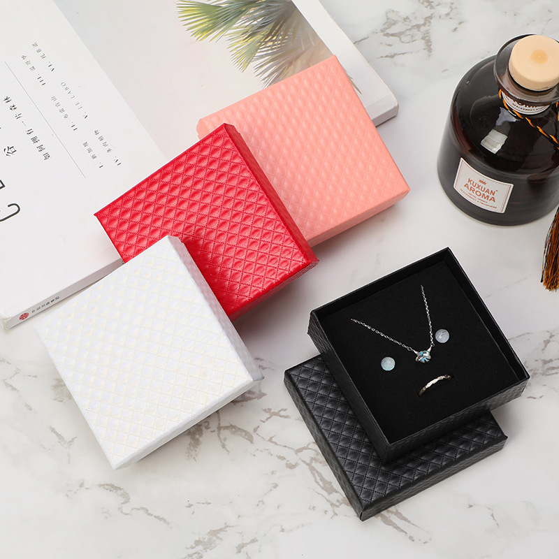 Wholesale of hot-selling diamond-patterned jewelry packaging boxes, bracelets, necklaces, rings, top and bottom covers, and accessory storage boxes pic 2