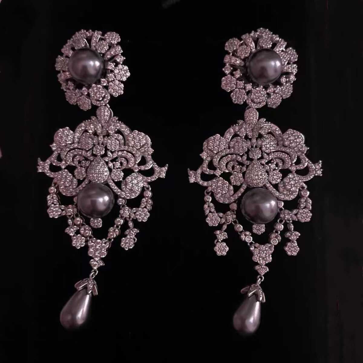 French heavy industry Ballack chandelier, zirconia mother-of-pearl stud earrings, retro and elegant, high-end and exquisite, niche earrings pic 2