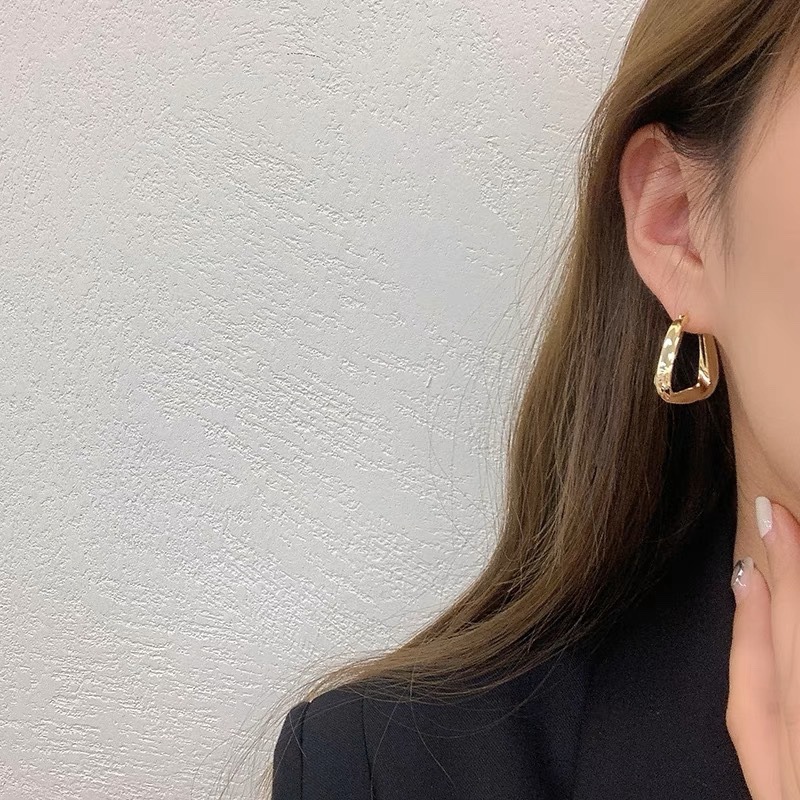 新款法式复古金属几何扭曲三角形耳扣女冷淡风小众高级感圈耳环女详情8