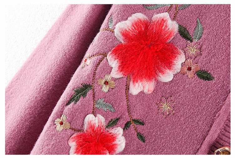 Warm tops for middle-aged and elderly people in autumn and winter: sweaters for grandmothers with fleece, cardigans for mothers, winter coats, and base coats for the elderly pic 19