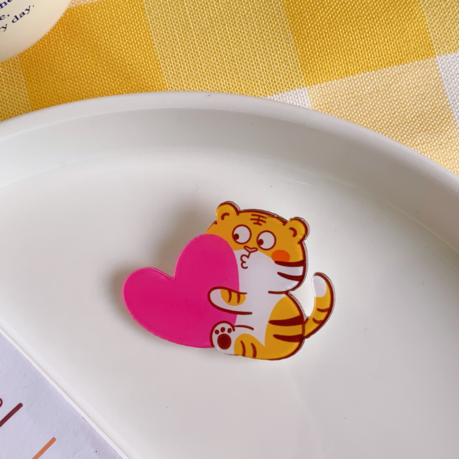 ins风潮可爱甜美小老虎亚克力胸针包包服装装饰配饰卡通创意徽章详情33