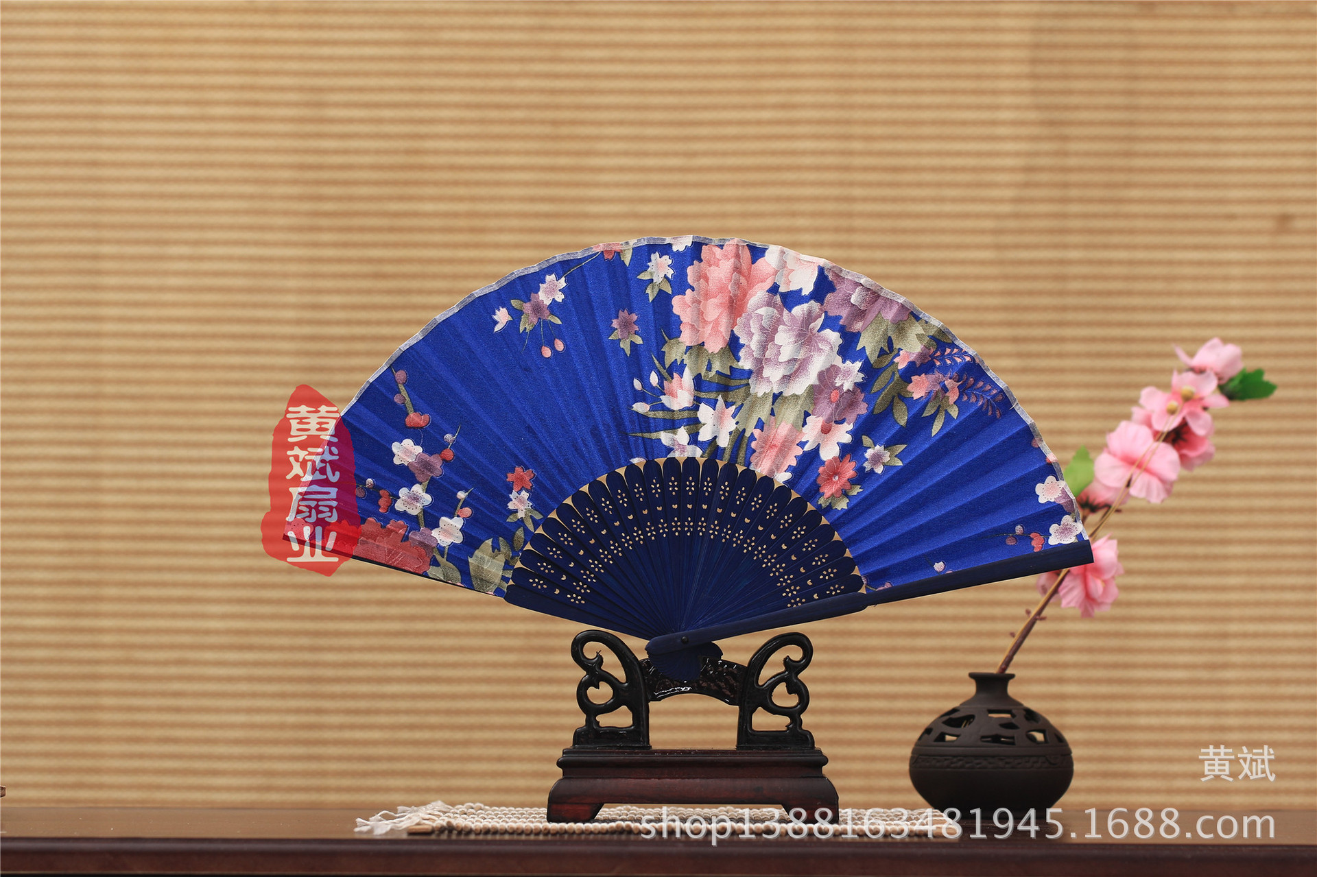 厂家直销 竹骨中国风工艺品女扇 复古绸布扇 日式和风折扇 批发详情5