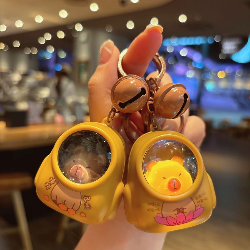 卡皮巴拉星空灯背包挂件发光书包情侣礼物挂饰迷你可爱背包钥匙扣详情5