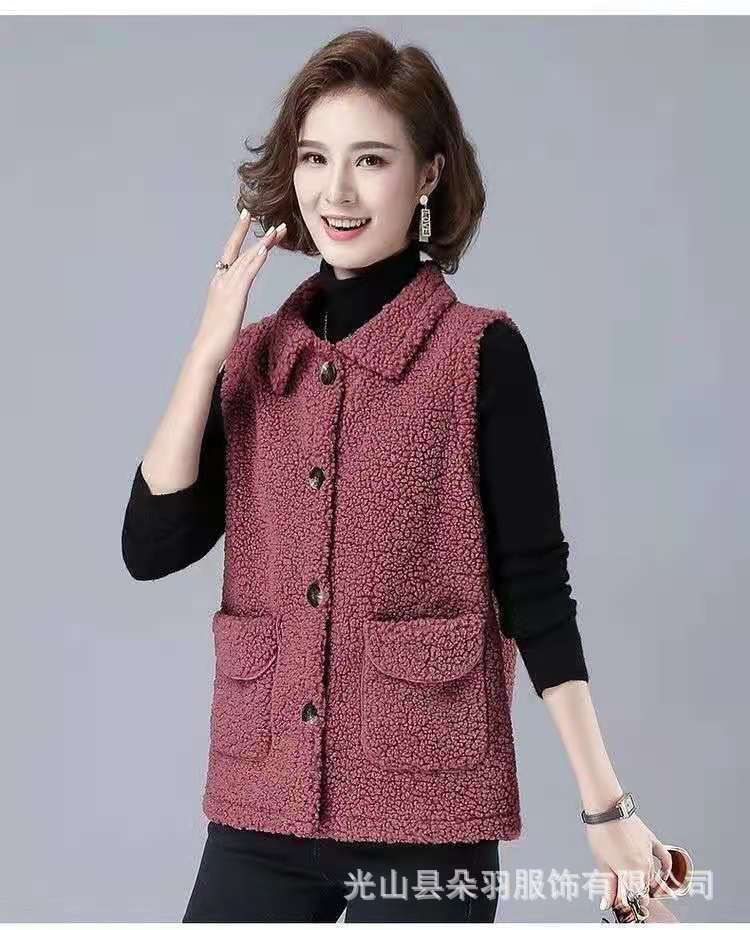 New Spring and Autumn 2021 sheepskin vest for middle-aged mothers, a loose granular fleece vest and fashionable coat pic 5