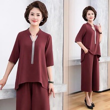 The 2022 new summer mom dress for middle-aged and elderly people aged 40 and 50 short-sleeved chiffon dress is elegant and stylish, making them look younger and slimmer pic 11