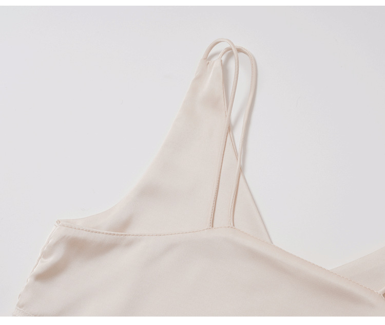 Jialqi, a popular female summer V-neck dress with a halter top, wears a suit over it and a silk satin slim-fitting base layer inside pic 53