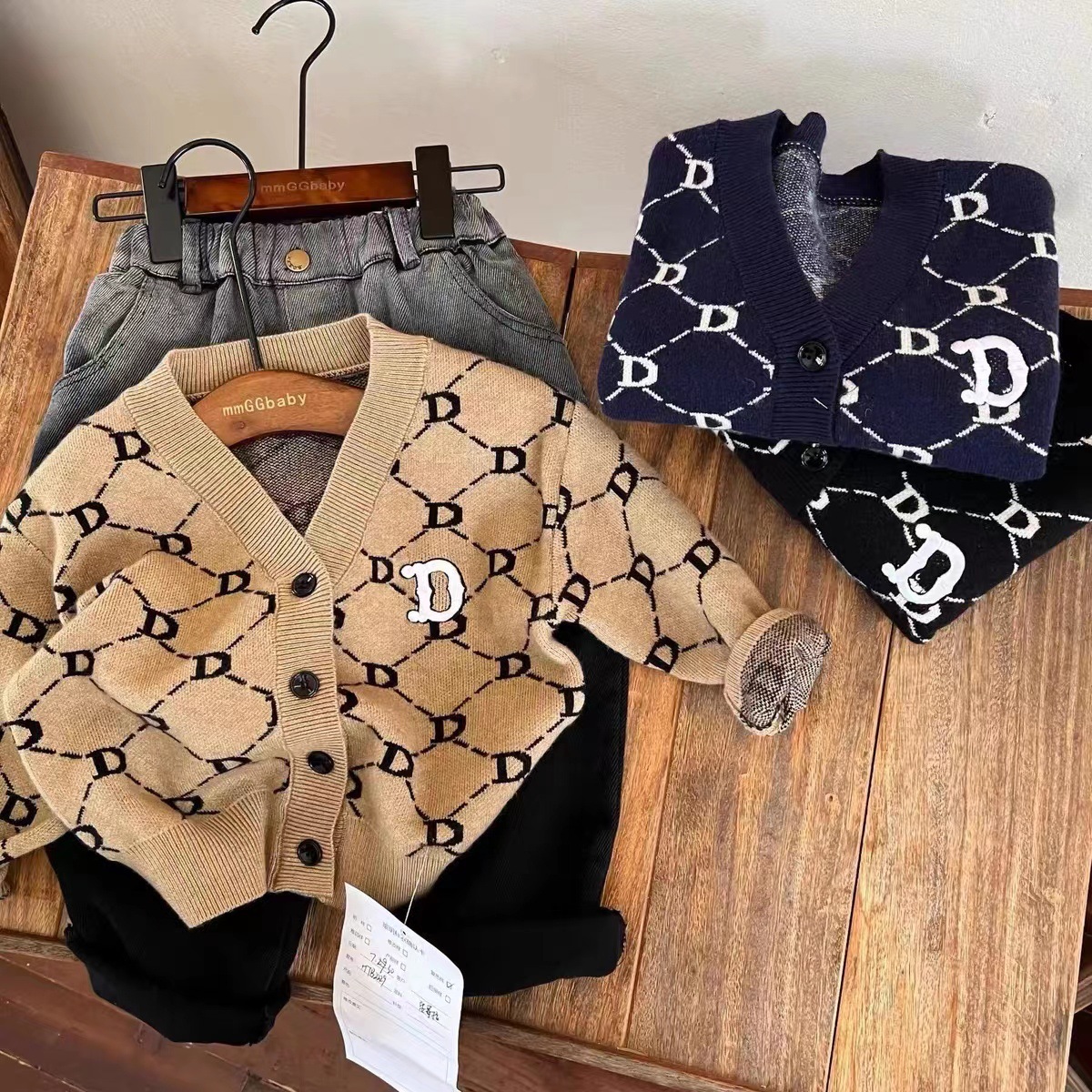 儿童毛衣新款外套潮牌经典款开衫刺绣字母满印提花男女童跨境专供详情4