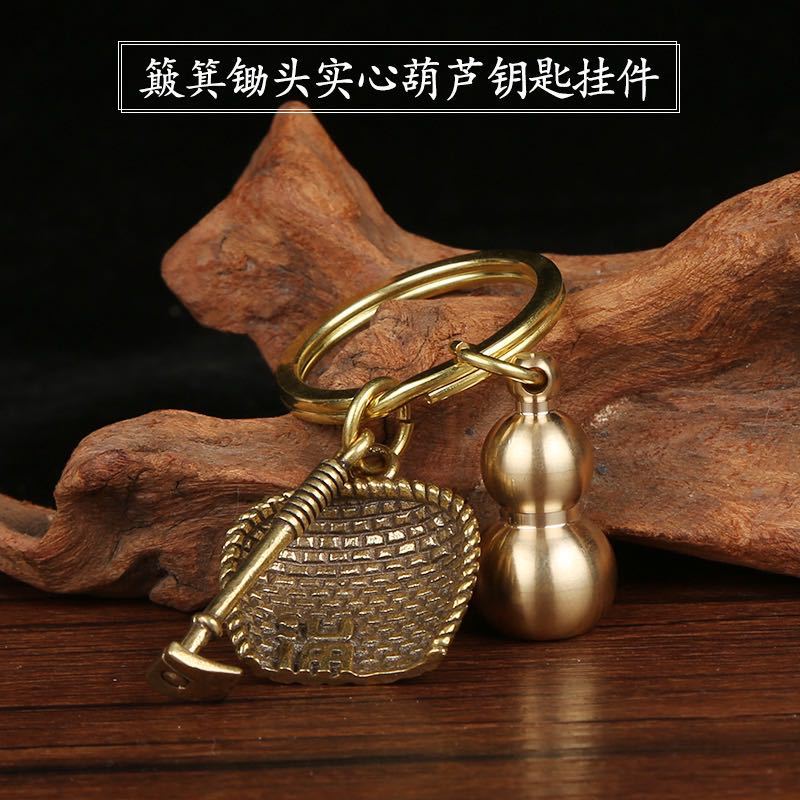Wholesale of copper gourd keychains, old copper items, dustpans, hoes, car hangers, three-piece sets of copper gourds and hoes, hanging ornaments pic 2