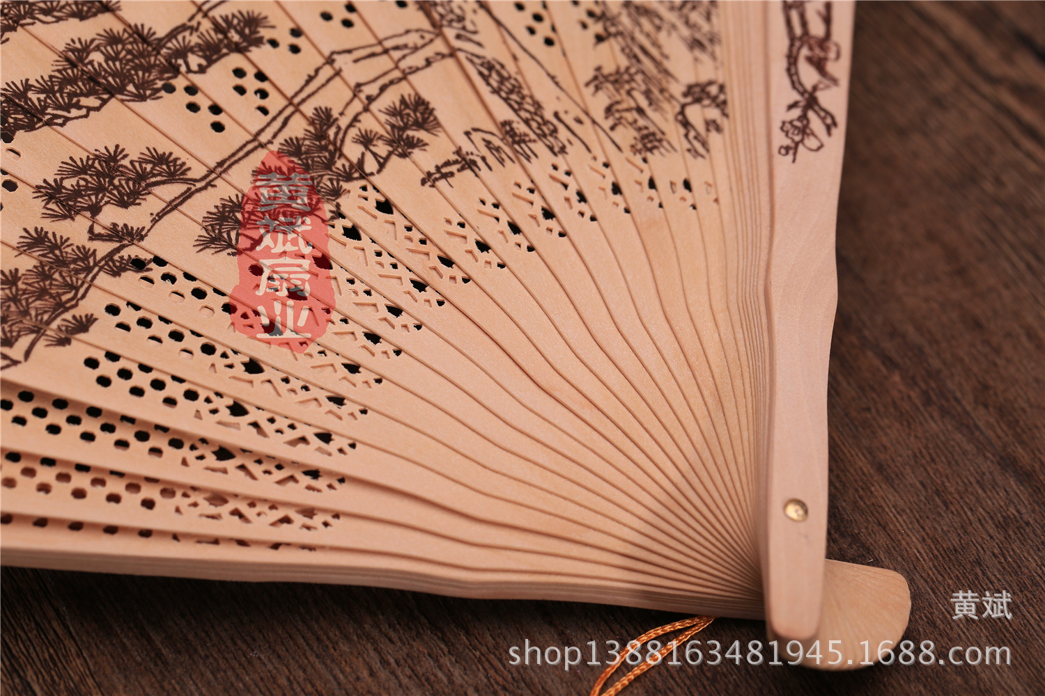 11只彩鹤扇子批发礼品扇禾木扇仿檀香扇带香镂空印花带扇盒详情19