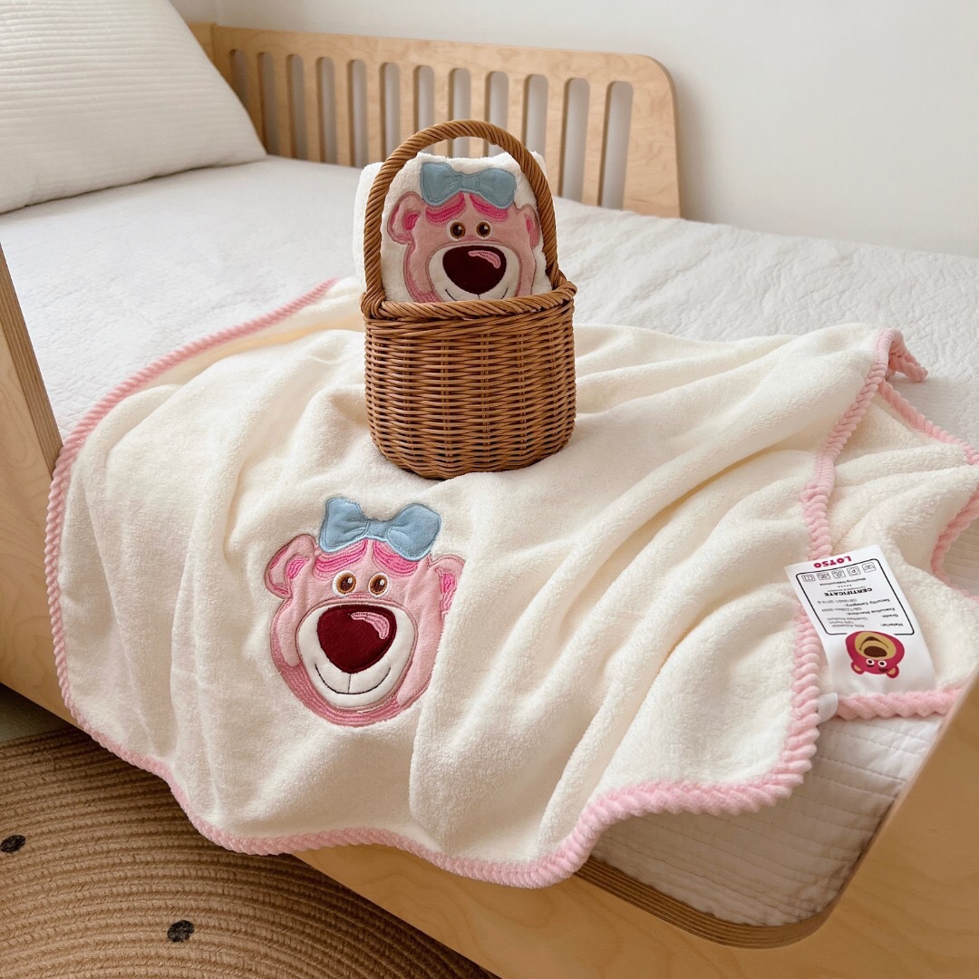 New Strawberry Bear bath towel two-piece set, absorbent towel bath towel set, cartoon bath coral fleece wholesale and consignment pic 11