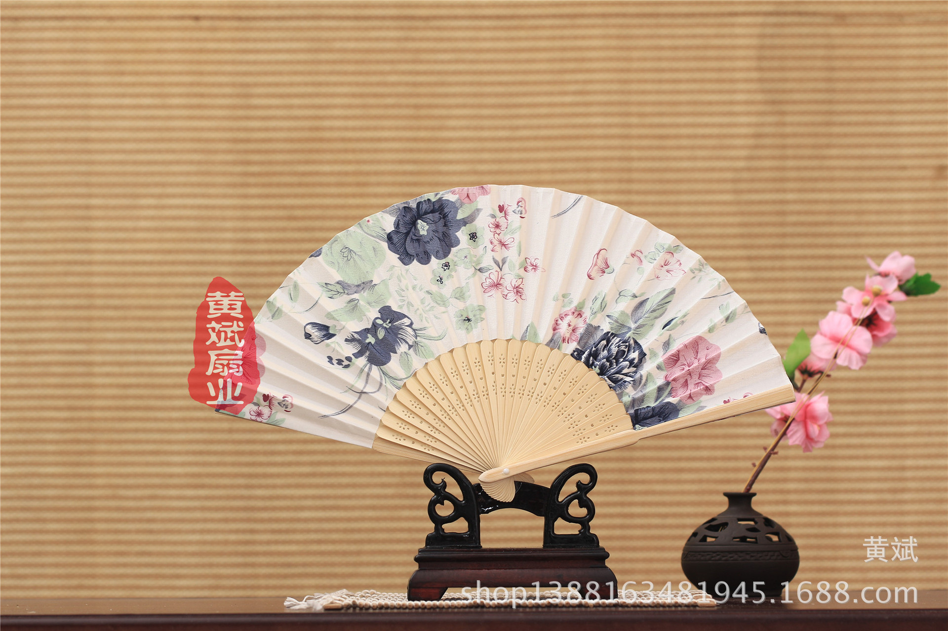 厂家直销 竹骨中国风工艺品女扇 复古绸布扇 日式和风折扇 批发详情10