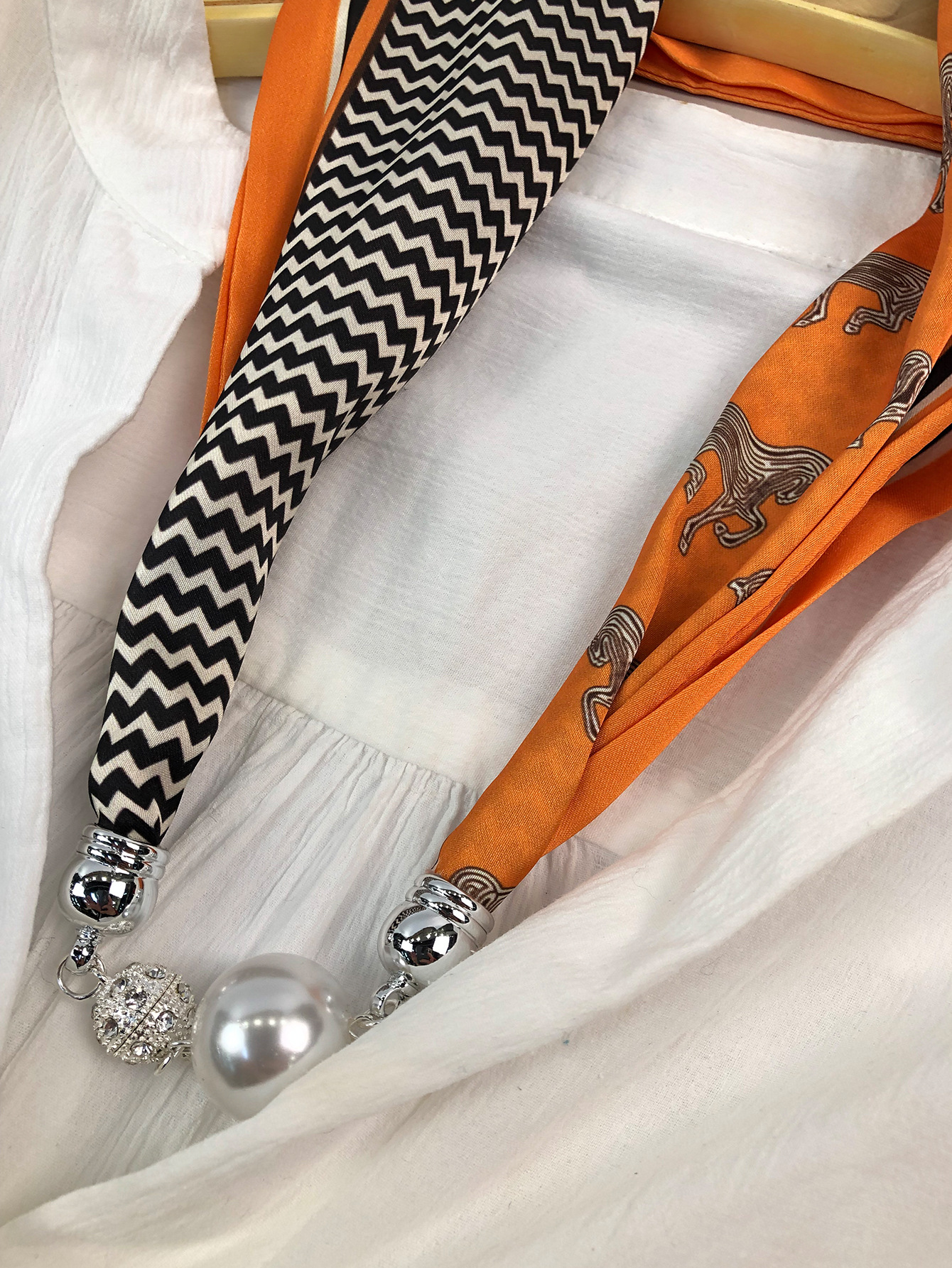 One-piece consignment cross-border exclusive summer fashionable and versatile silk pearl necklaces, silk scarves, buckles and scarves factory wholesale pic 7