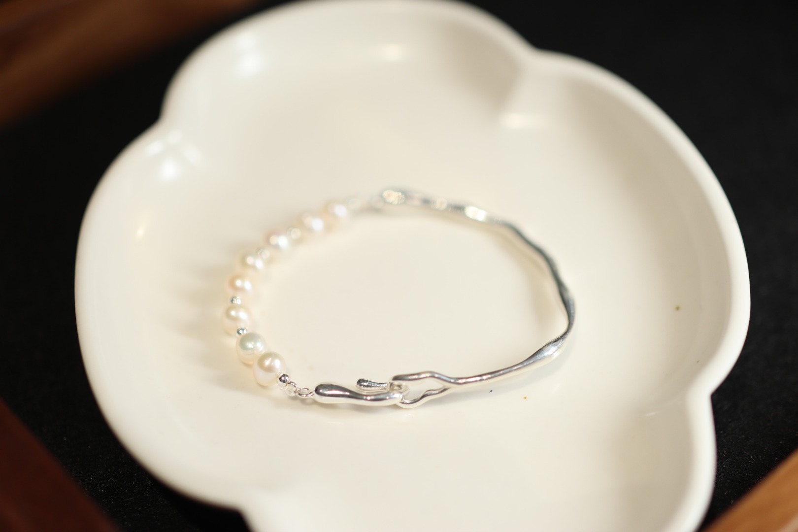 Natural Hetian jade bracelet S925, pure silver solid half bracelet, half bracelet, freshwater pearl bracelet, cold style girl pic 16