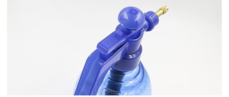 Plastic pneumatic pressure spray bottle, sprayer, water bottle for watering flowers and washing cars pic 4